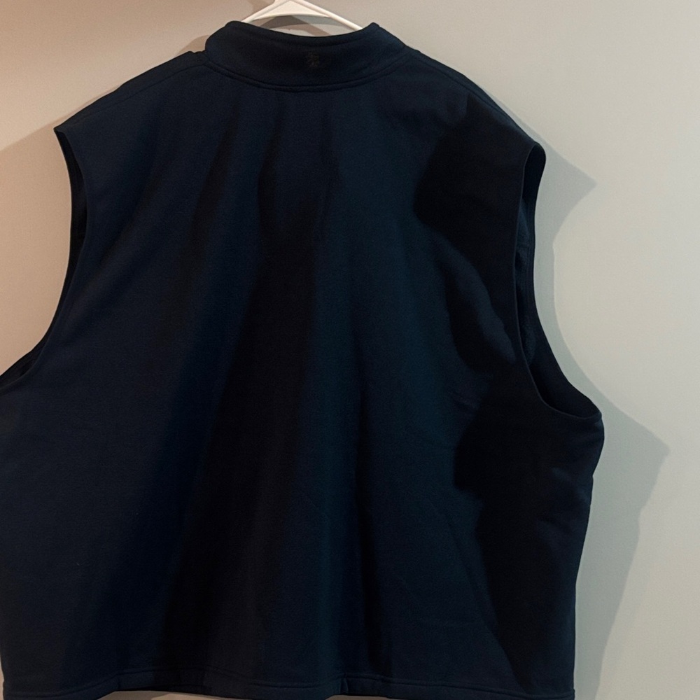 Izod Men's Dark Blue Vest - Picture 4 of 4